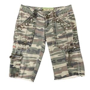 Miss Me Camo Bermuda Cargo Shorts Womens S Small Jeweled Embellished Raw Hem